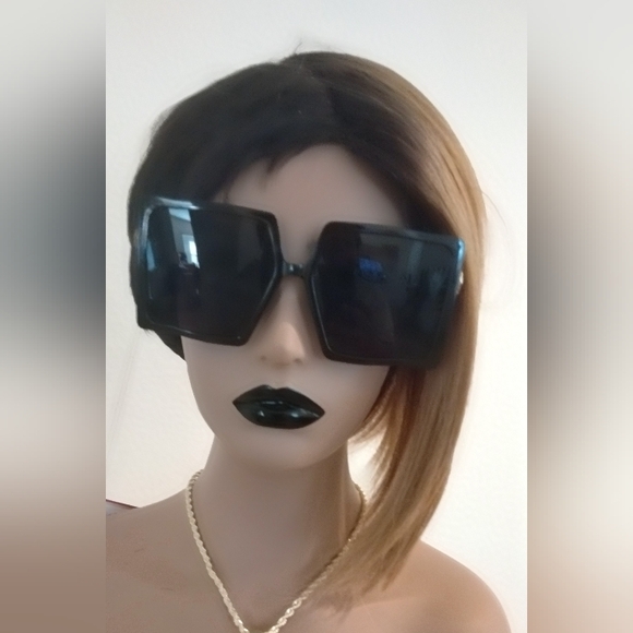 Wig - Picture 7 of 7